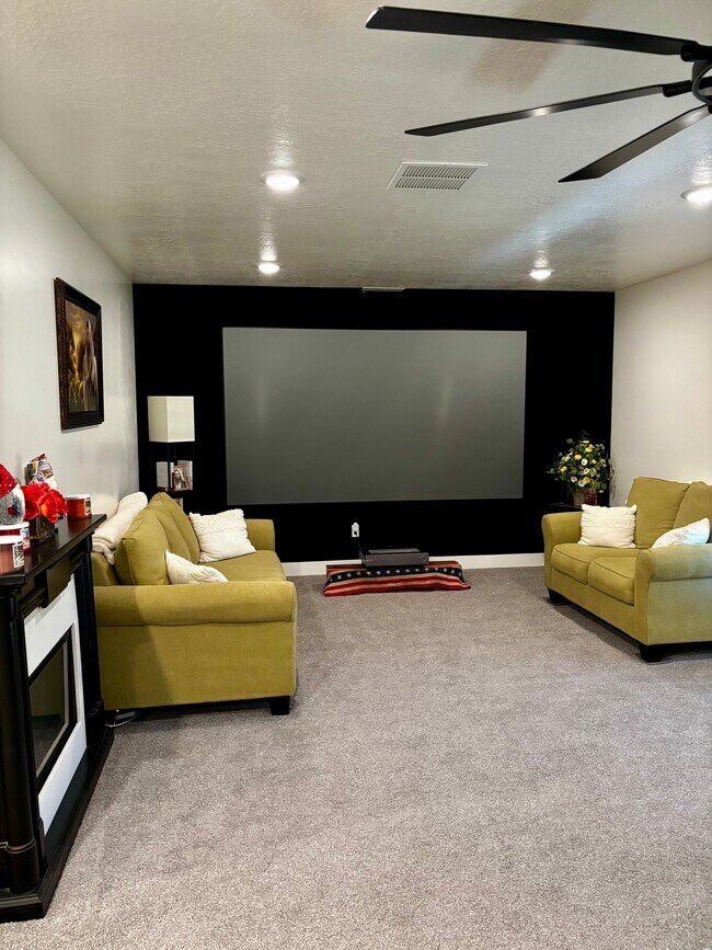 Foto del edificio - 3029 S Shoreline Dr