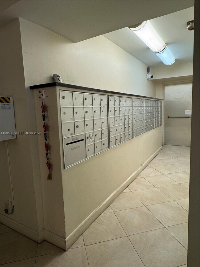 Building Photo - 2940 N Course Dr