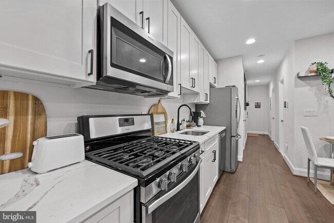 Building Photo - 1363 Childress St NE