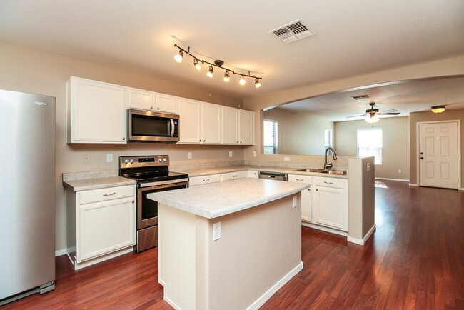 Building Photo - 3121 S Mandy