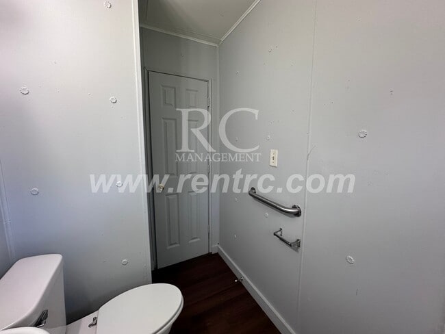 Building Photo - 1012 Giddings-