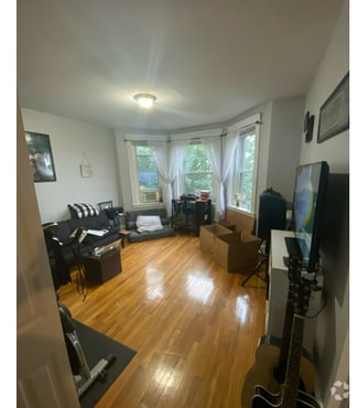 Building Photo - 368 Riverway
