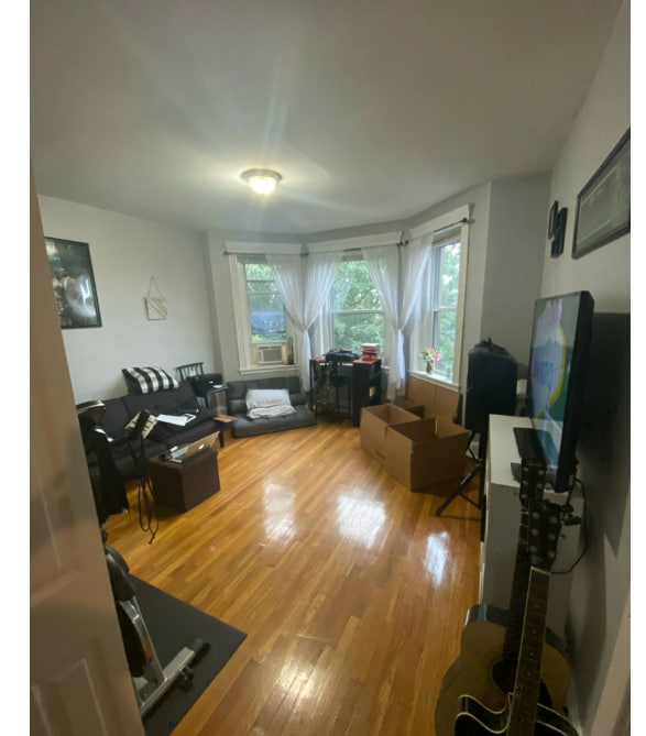 Primary Photo - 368 Riverway