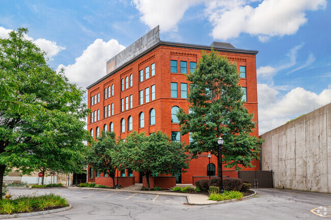 Building Photo - One Webster's Landing