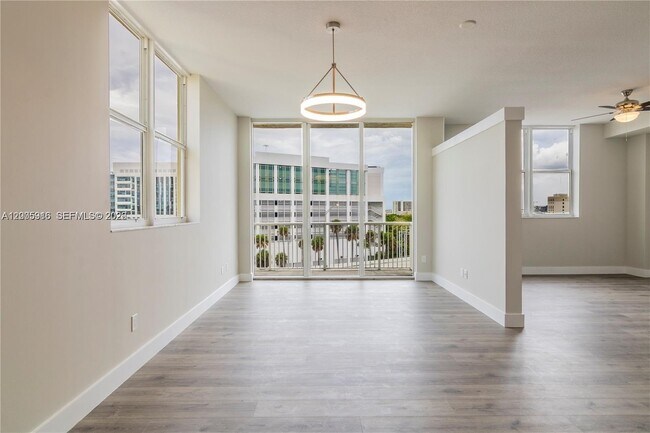 Foto del edificio - 1350 NW 8th Ct