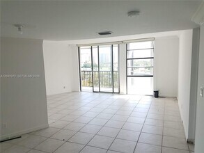 Building Photo - 3475 N Country Club Dr