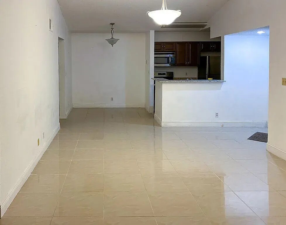 Foto principal - 2986 S University Dr