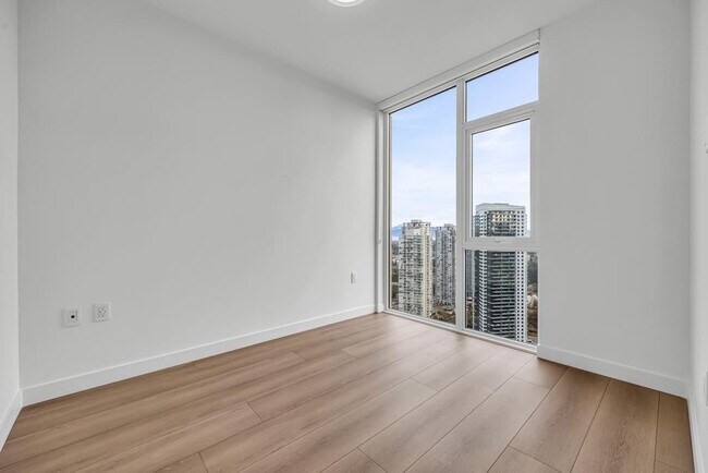 Photo du bâtiment - 13573-1398A 98a Ave