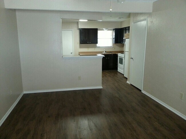 Foto del edificio - 640 S Rogers Rd