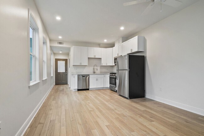 Building Photo - Newly renovated 2BD/2.5BA with off street parking and private yard.