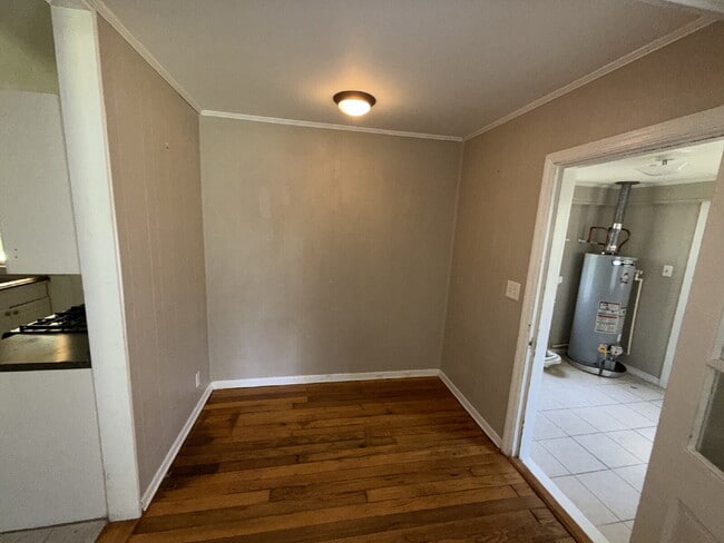 Building Photo - Cute cottage in Country Club Village, conveniently located near University of South Alabama, dini...
