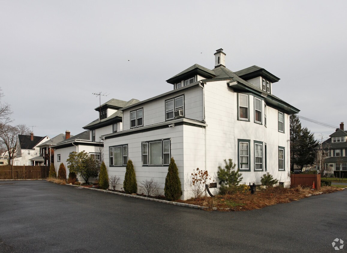 Fotografía del edificio - 20-22 Bay Shore Ave