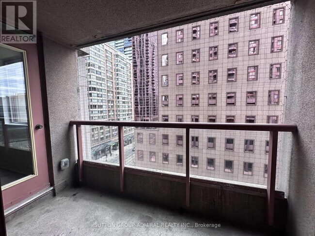 Photo du bâtiment - 736 Bay St.