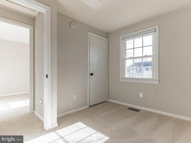 Foto del edificio - 6542 Birchleigh Way