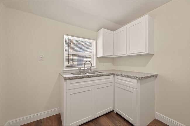 Foto del edificio - 4901 Stimson St