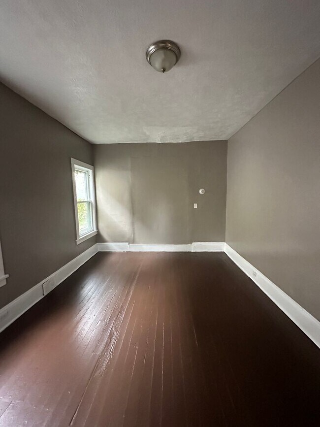 Building Photo - Cleveland East Side Single Home