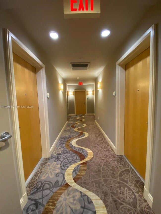 Foto del edificio - 244 Biscayne Blvd