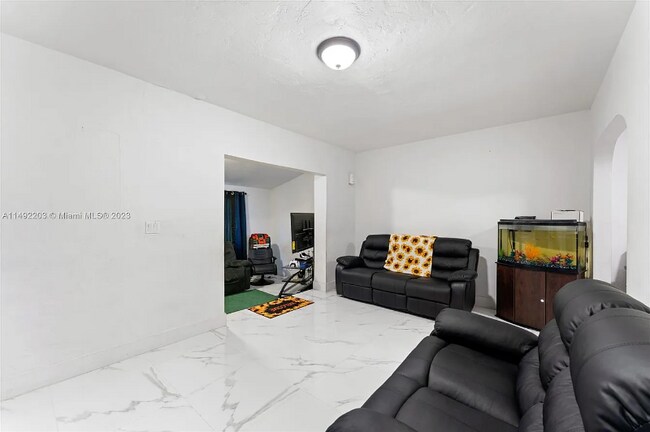 Foto del edificio - 2251 NW 94th St