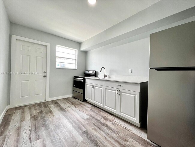 Foto del edificio - 829 NW 10th St