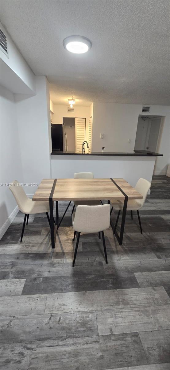 Foto del edificio - 530 S Park Rd