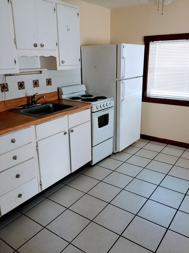 Primary Photo - 685 HWY 441 SE