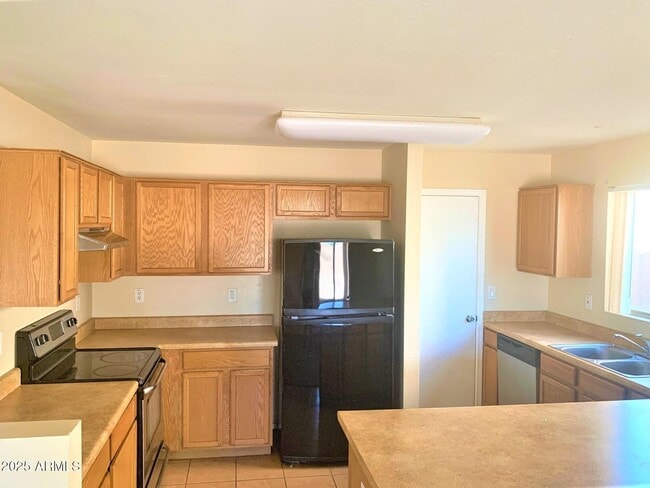 Foto del edificio - 6698 E Summerset Rd