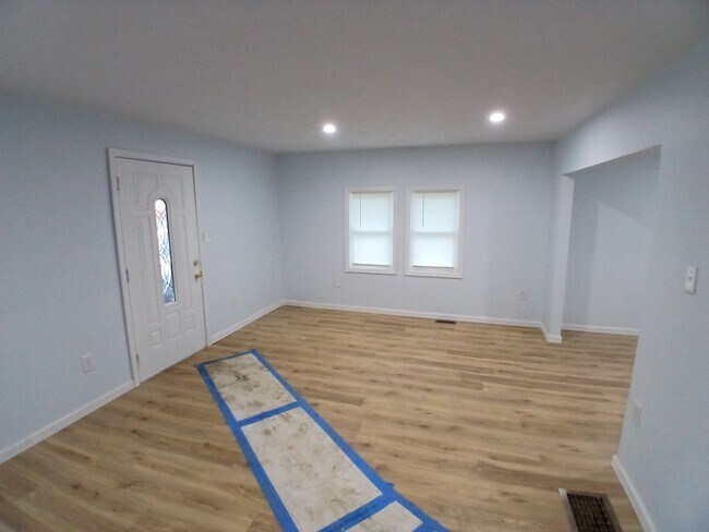 Building Photo - 2023 S May Ave