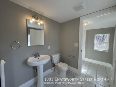 Foto del edificio - 1083 Chatsworth St N