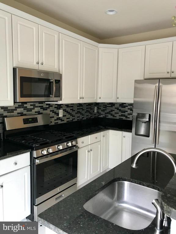 Foto del edificio - 8904 Ashgrove House Ln