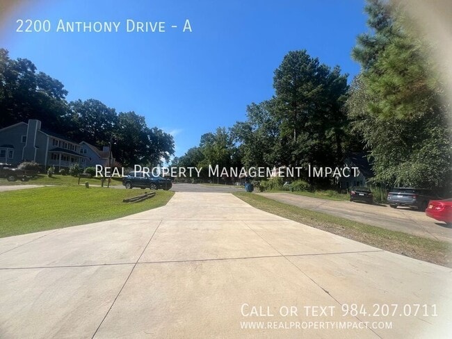 Building Photo - 2200 Anthony Dr