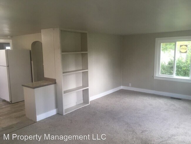 Building Photo - 2 br, 1 bath House - 204 West Locust Street