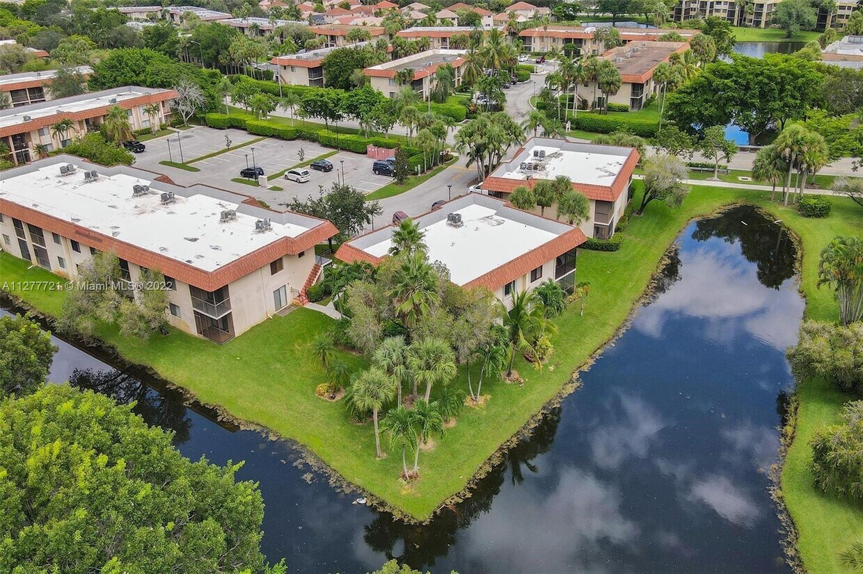 389 Lakeview Dr Unit 202, Weston, FL 33326 Condo for Rent in Weston