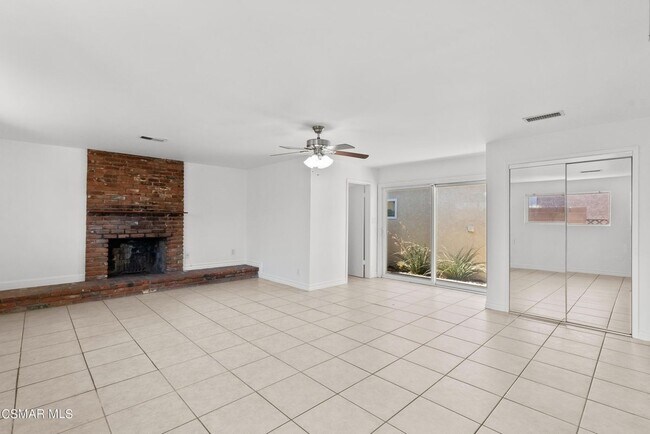 Building Photo - 8761 Woodley Ave