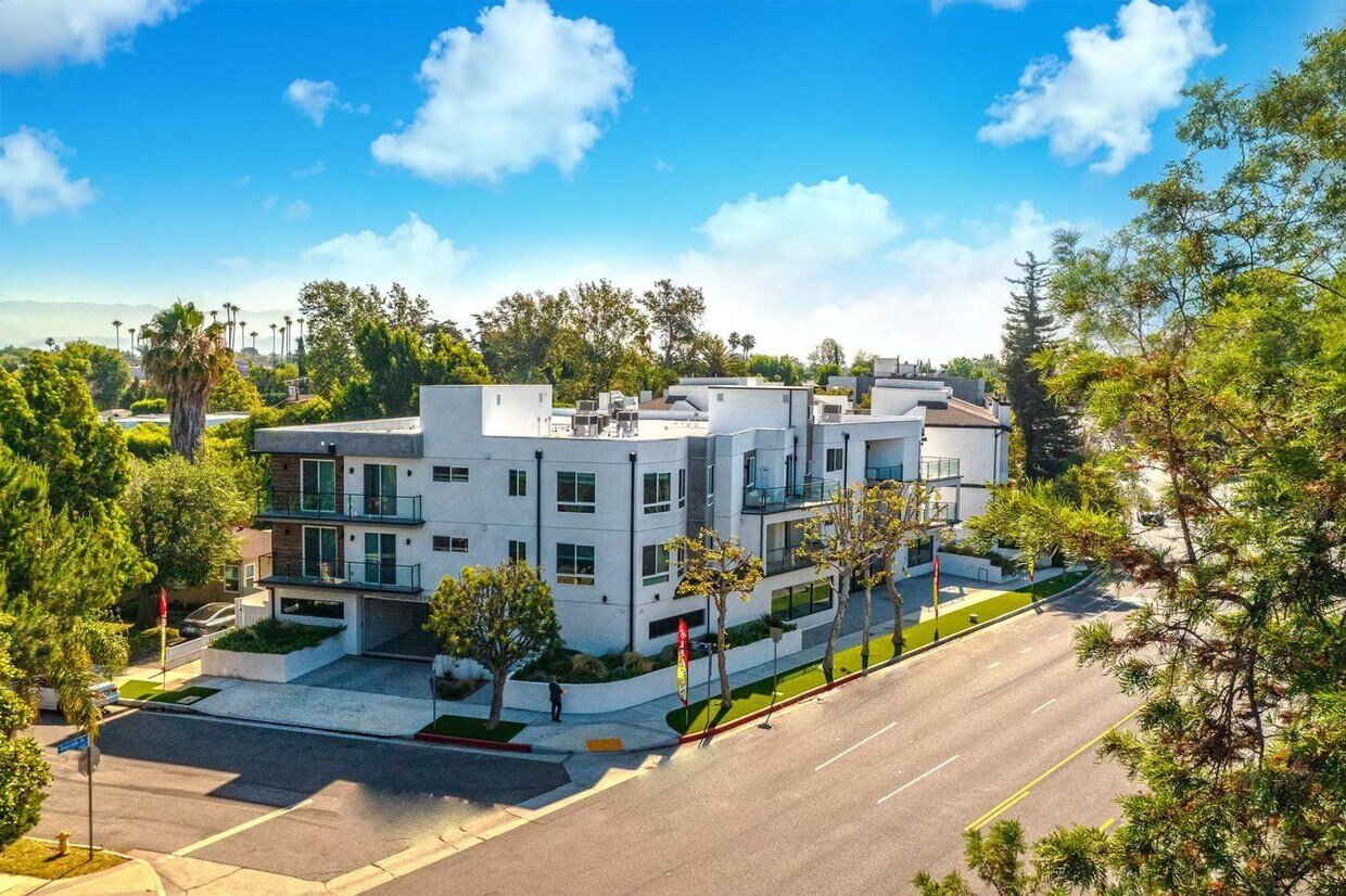 Primary Photo - Riverside 4 Lease