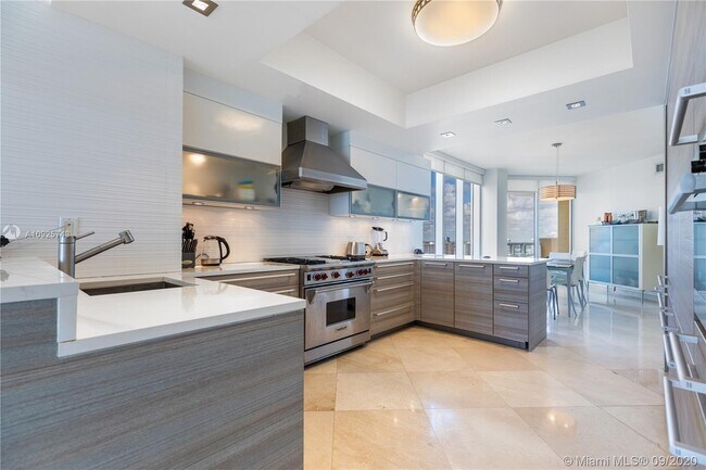 Foto del edificio - 17875 Collins Ave