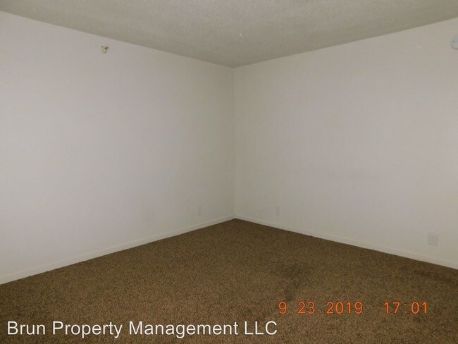 Building Photo - 440 E Red Bud Rd