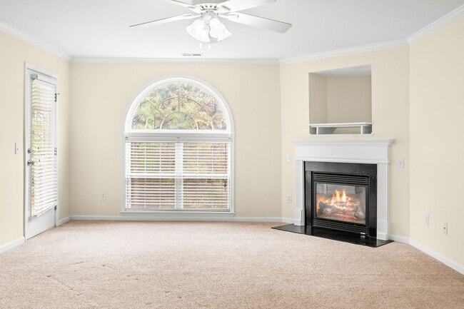 Building Photo - Cozy Condo in Burlington!