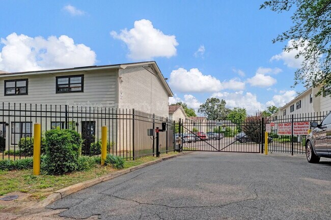 Foto del edificio - 696 Hobbs Dr