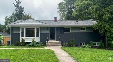 Building Photo - 12 Alexandria Dr