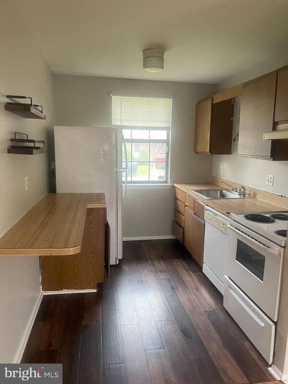 Building Photo - 207 Channing Dr