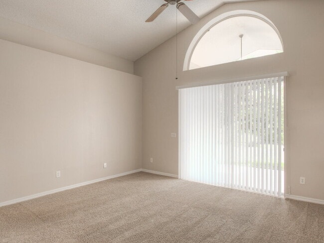 Building Photo - 14200 Viburnum Ln