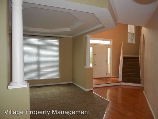 Building Photo - 215 Clarendon Cir