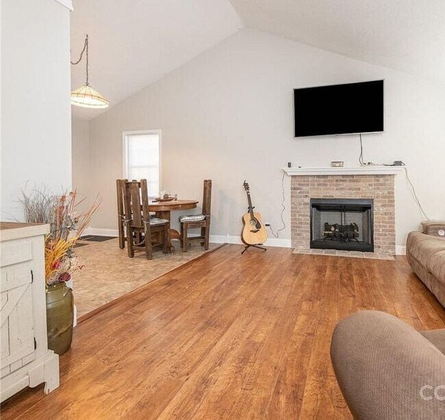 Foto del edificio - 998 Laurelwood Dr