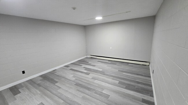 Building Photo - 401 Elmwood Dr