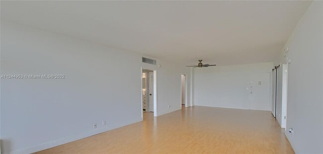 Foto del edificio - 2851 S Ocean Blvd