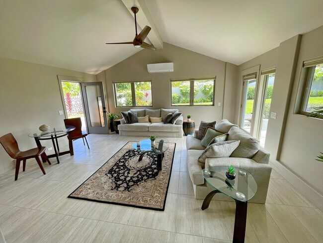 Foto del edificio - Experience Island Living in a Renovated 2-...