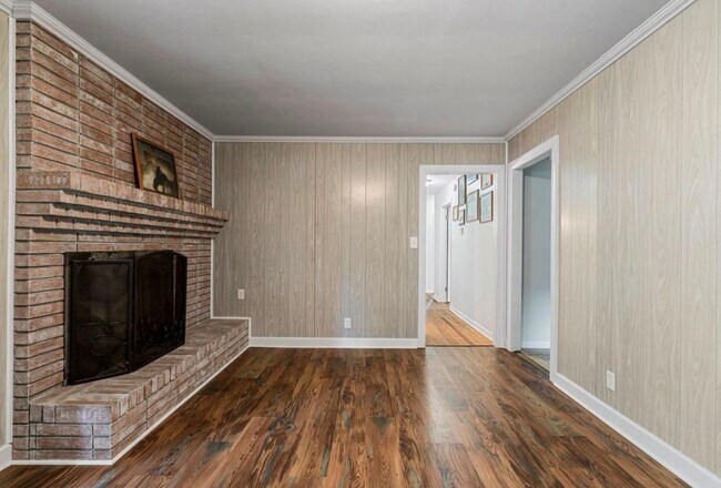 Foto del edificio - 3 Bed/2 Bath Home with 2 Car Garage