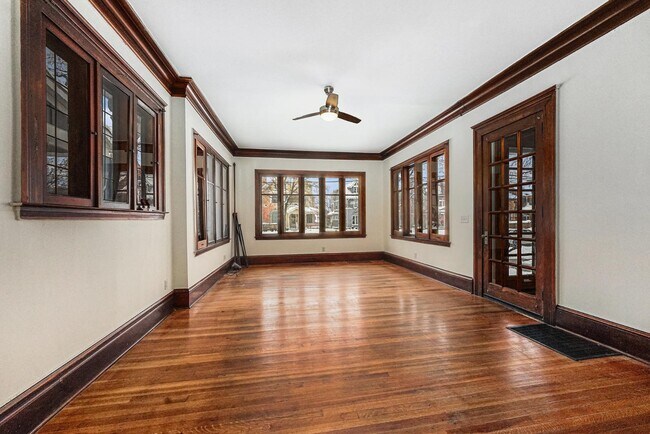 Foto del edificio - 572 Madison Ave SE