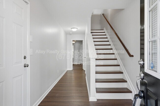 Foto del edificio - 648 Providence Pl SW