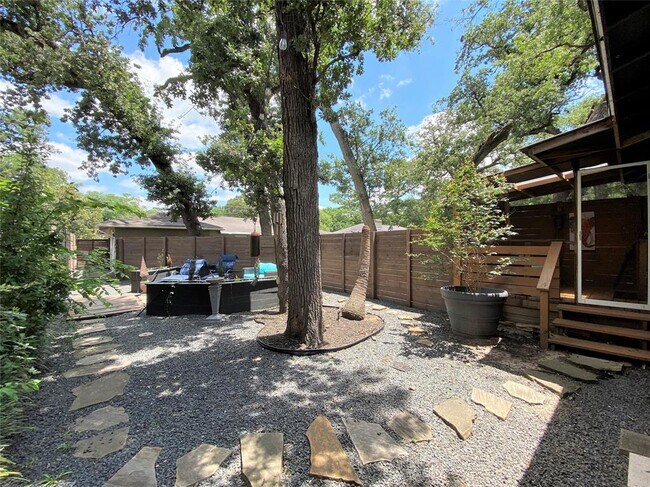 Building Photo - 4019 Ascot Ln